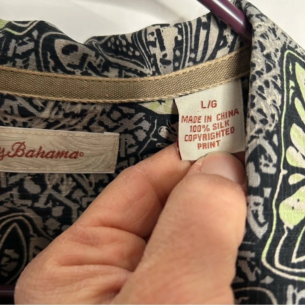 Tommy Bahama Men’s Silk Hawaiian Button Front Shirt Black Tan EUC Large - Picture 2 of 3